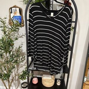 plus size now and forever Black and White Boxy 3/4 Sleeve Tee size 2x